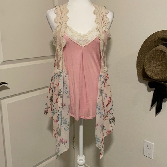Self ❤️ e Tops - Self E medium floral vest and small pink tank top